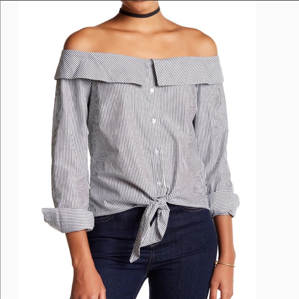 Romeo + Juliet Couture Off The Shoulder Striped M